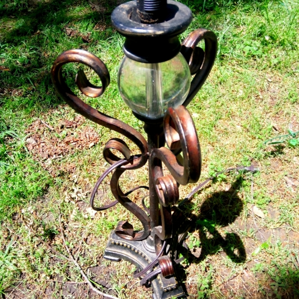 Lamp base